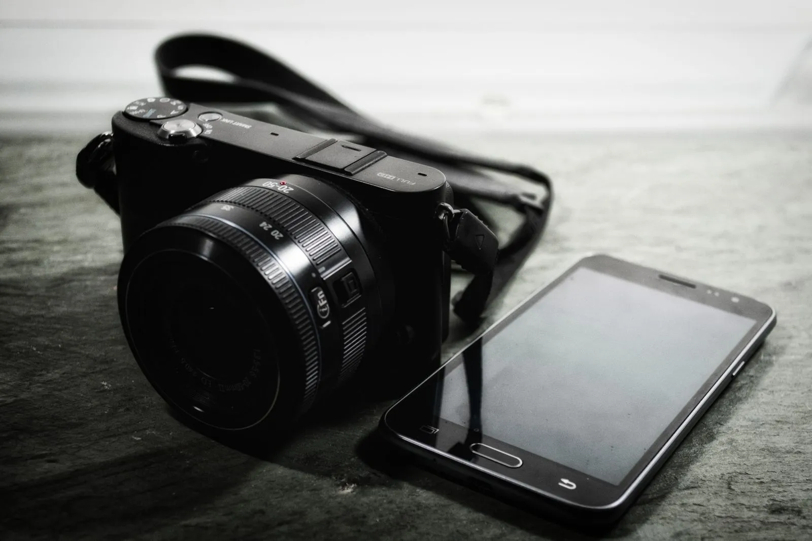 Compact Camera vs. Smartphone: When a Camera Helps